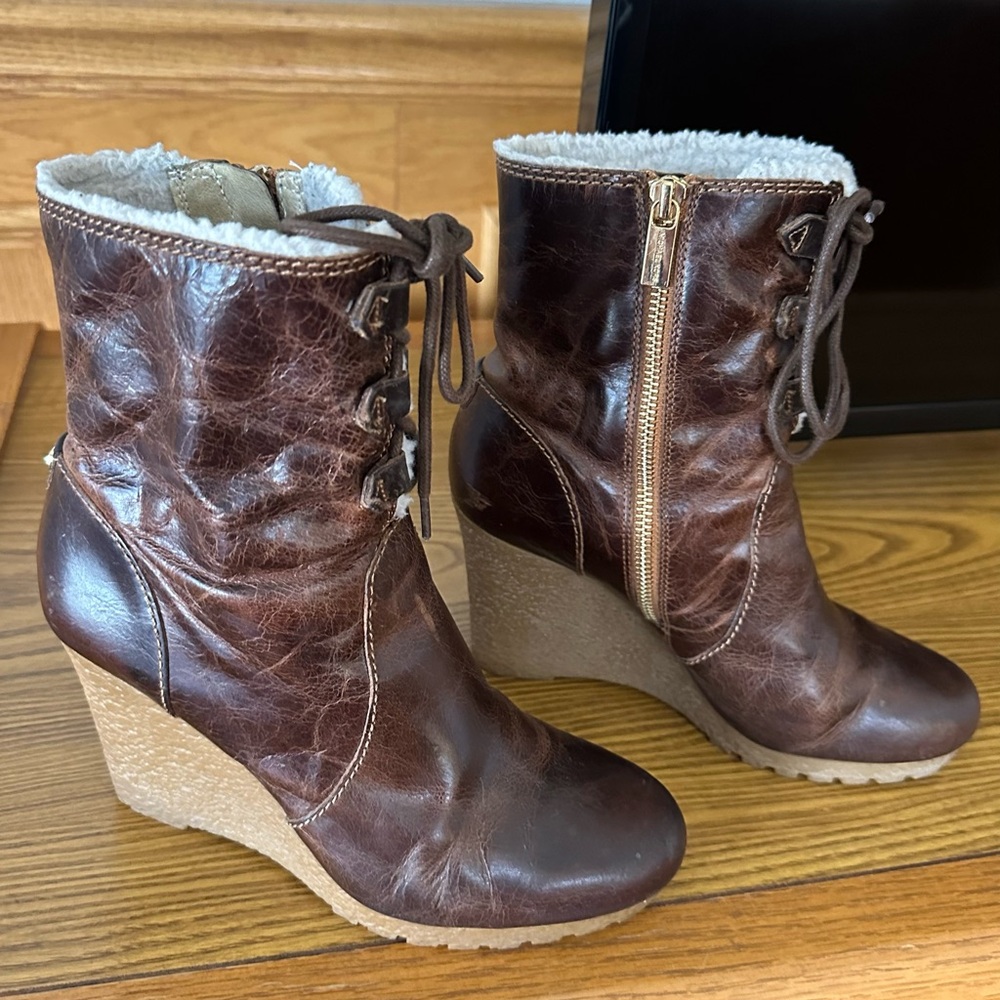 Michael Kors Shearling Wedge Lace-Up Ankle Boots Distressed Leather. New w/ Tags